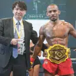 Carlos Mota "Tizil" conquista cinturão no Japão, exalta evolução e mira novos passos rumo ao UFC 11 Tizil é supercampeão do MMA.