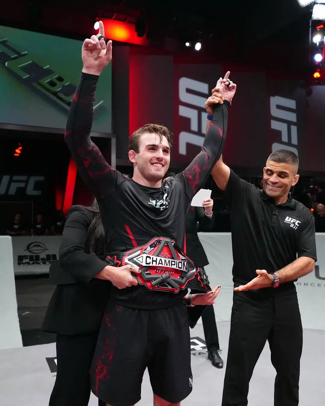 UFC BJJ 7: Tackett mantém reinado, Lucas Valente finaliza Carlos e Rebeca brilha 8 Andrew Tackett manteve o cinturão do UFC BJJ