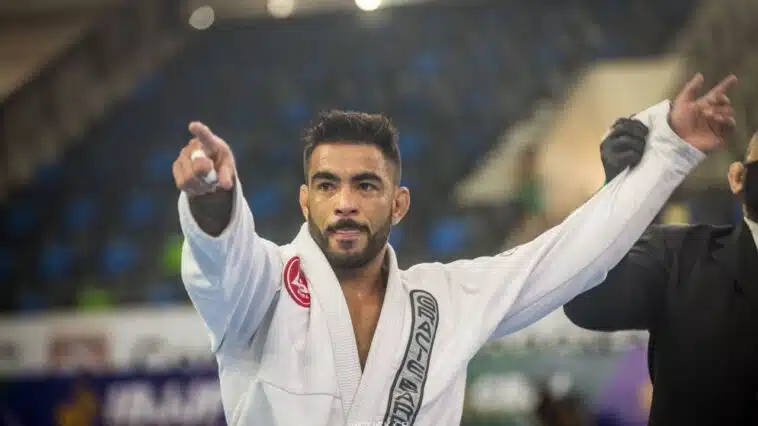 Romualdo Lucas é faixa-preta e campeão de Jiu-Jitsu