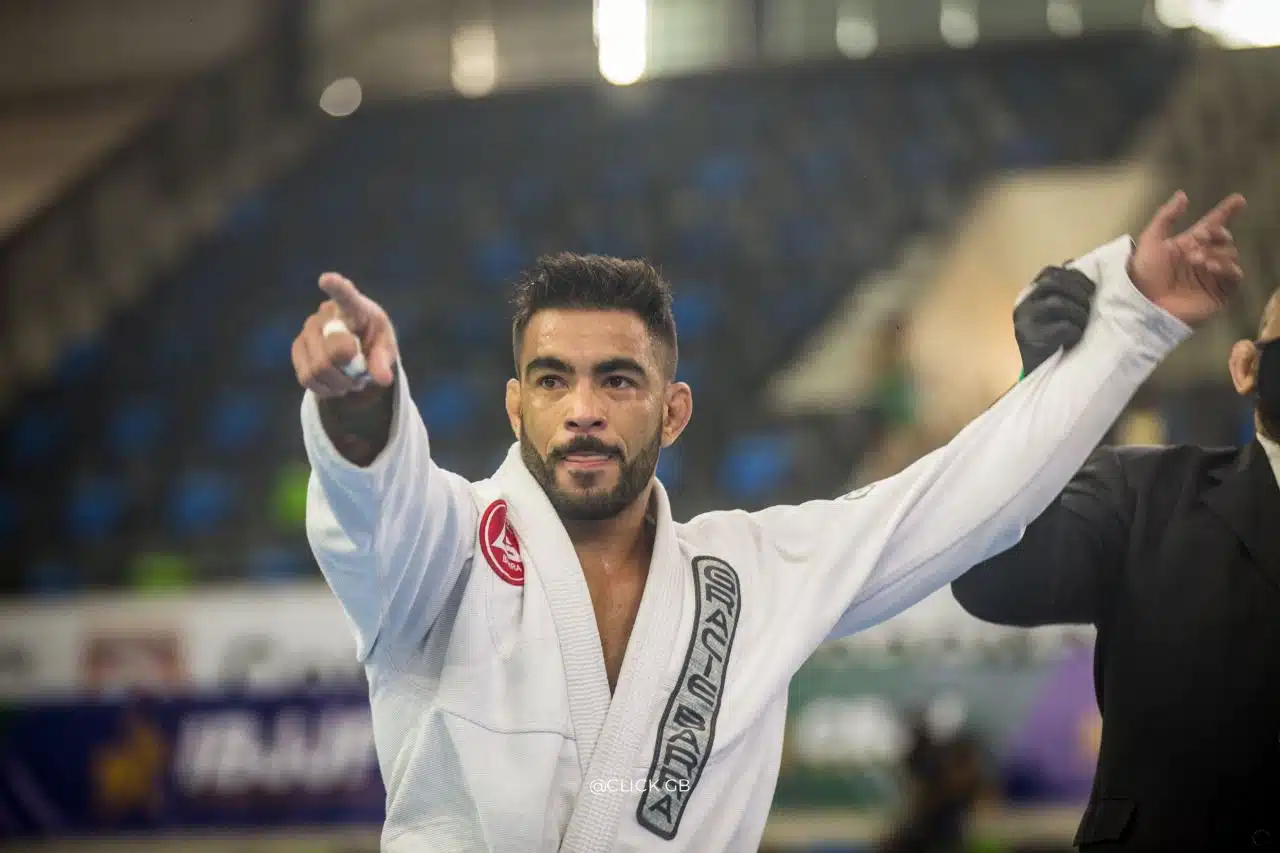 Romualdo Lucas é faixa-preta e campeão de Jiu-Jitsu