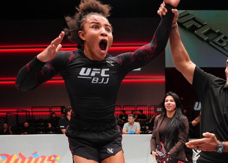 cassia moura comemora claudia gadelha cinturao ufc bjj 12 capa VF Comunica Claudia Gadelha quer revanche entre Cássia Moura e Adele Fornarino: “O certo é repetir essa luta”