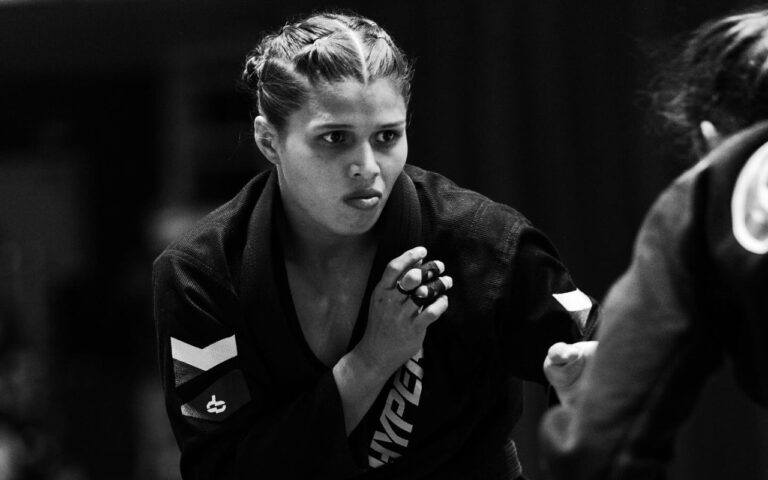 gabi mccomb desafia cassia moura ufc bjj VF Comunica Gabi McComb desafia Cássia Moura no UFC BJJ: “Sem kimono, no Bowl, essa luta vai pegar fogo”