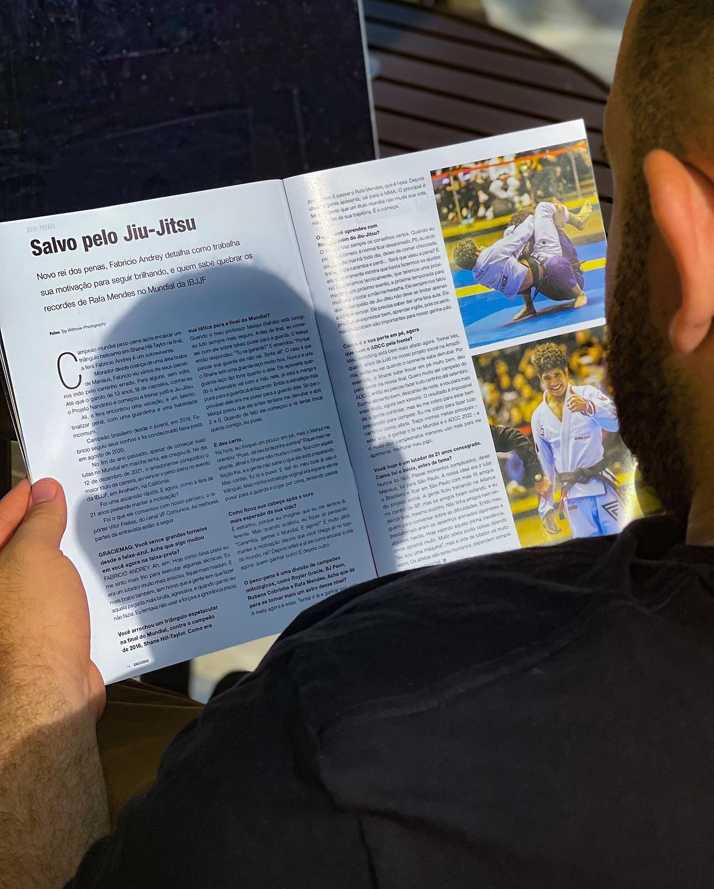 Revista GRACIEMAG aberta na reportagem Salvo pelo Jiu-Jitsu, nas mãos de Vitor Freitas