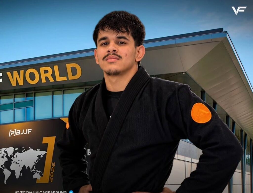 Lukas Freitas mira o ouro no Mundial da PBJJF 1 Lukas Freitas, de kimono preto e mãos na cintura, em arte sobre o Mundial da PBJJF