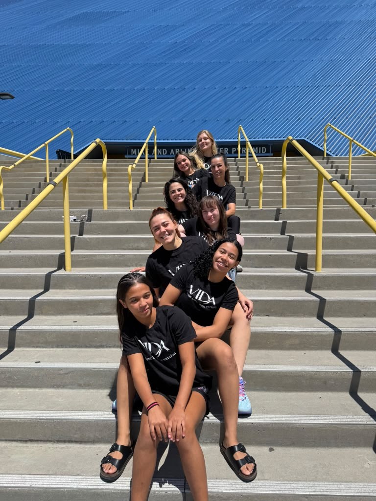 VIDA for Her: Michele Freitas fala do apoio a jovens atletas 2 Atletas apoiadas pelo VIDA for Her nas escadas da Walter Pyramid, em Long Beach