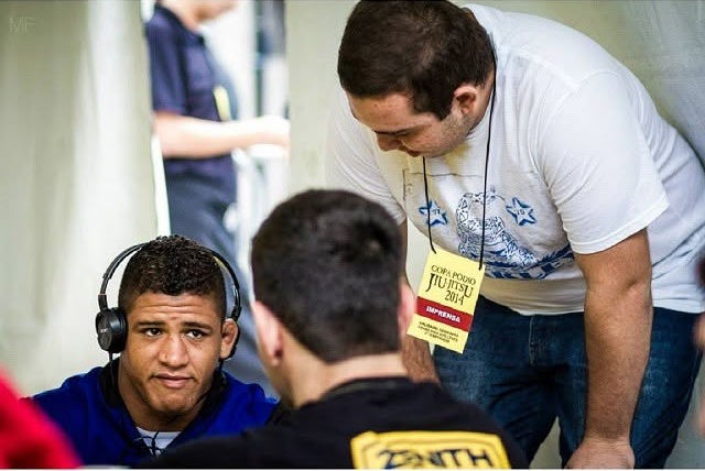 Vitor Freitas, com credencial de imprensa, conversa com Gilbert Durinho e Rodrigo Cavaca na Copa Pódio, em 2014