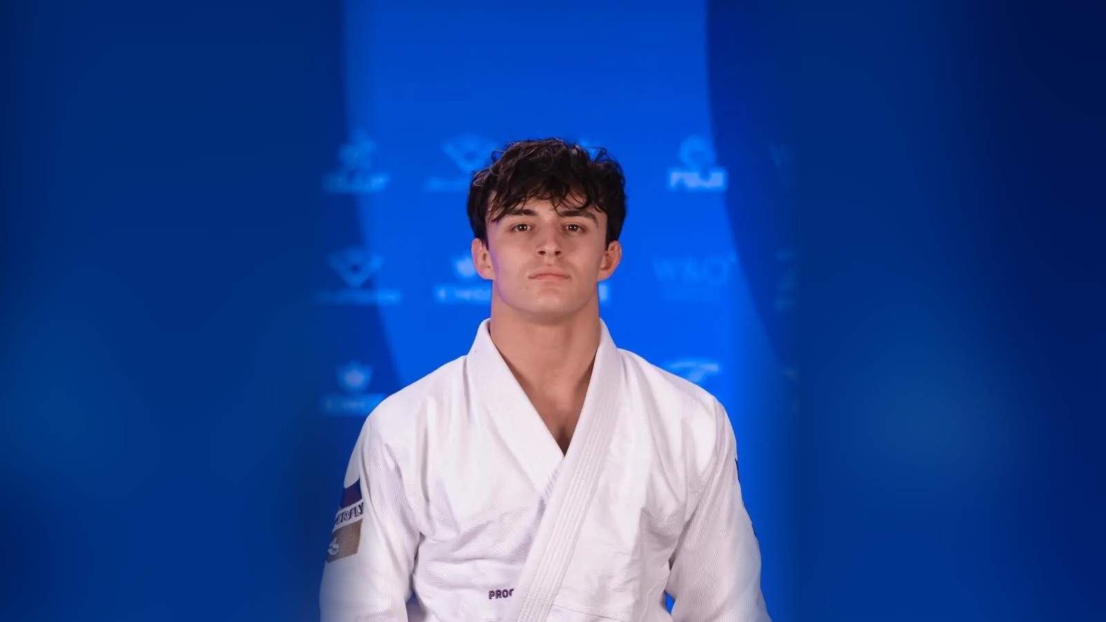 Will Wilson desce de peso no Crown e quer os maiores nomes 1 Will Wilson de kimono branco no media day da IBJJF